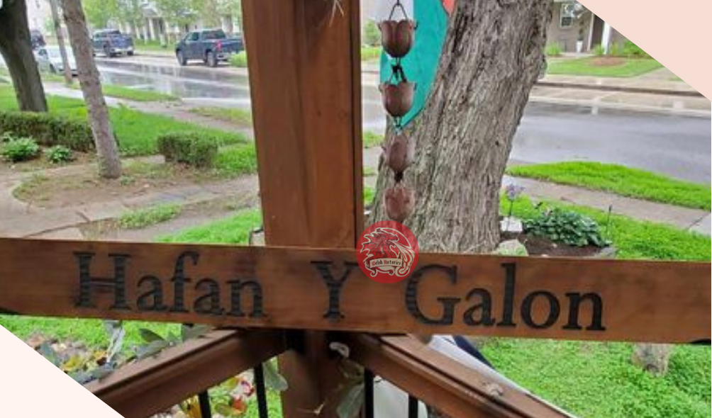 This is the sign post on my home. I've named my house, "Hafan y Galon " Heart's Haven